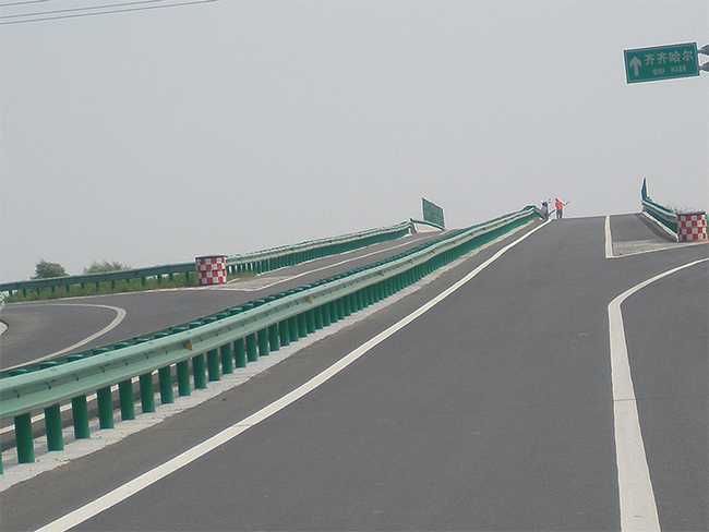 上海高速公路护栏的材质与规格